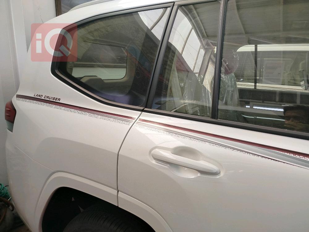 تۆیۆتا لاند کروزەر